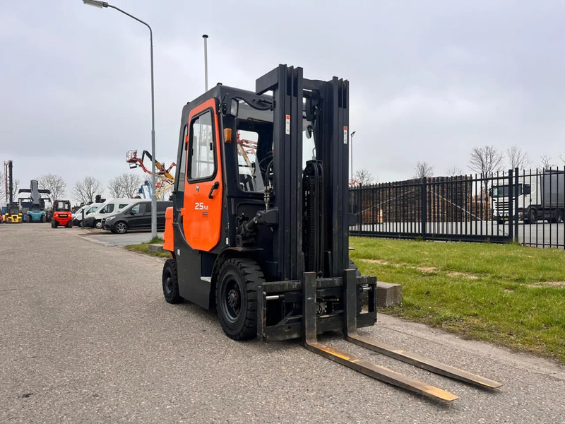 Doosan D25G PLUS - Forklift: picture 3 Doosan D25G PLUS - Forklift: picture 3