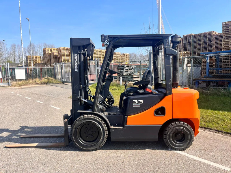 Doosan D33S- 7 - Diesel forklift: picture 2 Doosan D33S- 7 - Diesel forklift: picture 2