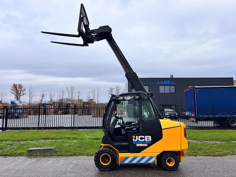 Telescopic wheel loader JCB TLT30-19E: picture 8