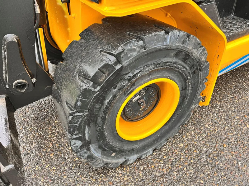 Telescopic wheel loader JCB TLT30-19E: picture 9