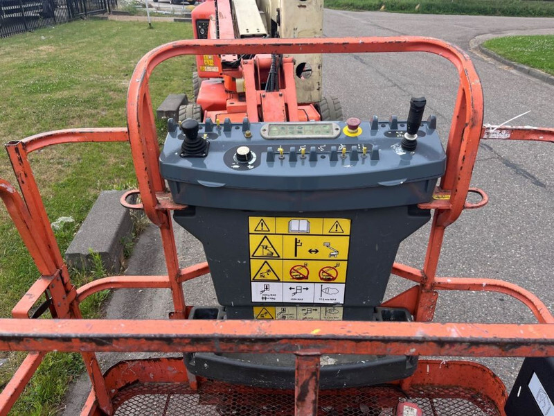 Articulated boom lift JLG E450AJ: picture 7
