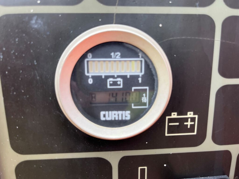 Articulated boom lift JLG E450AJ: picture 11