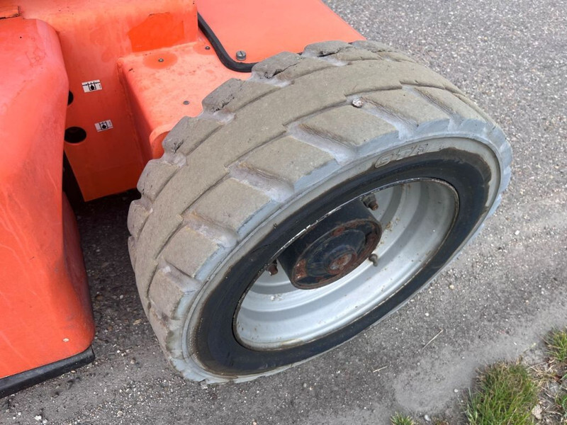 Articulated boom lift JLG E450AJ: picture 9