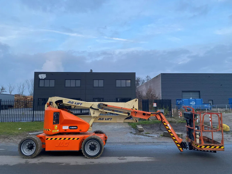 JLG E450AJ - Articulated boom lift: picture 1 JLG E450AJ - Articulated boom lift: picture 1