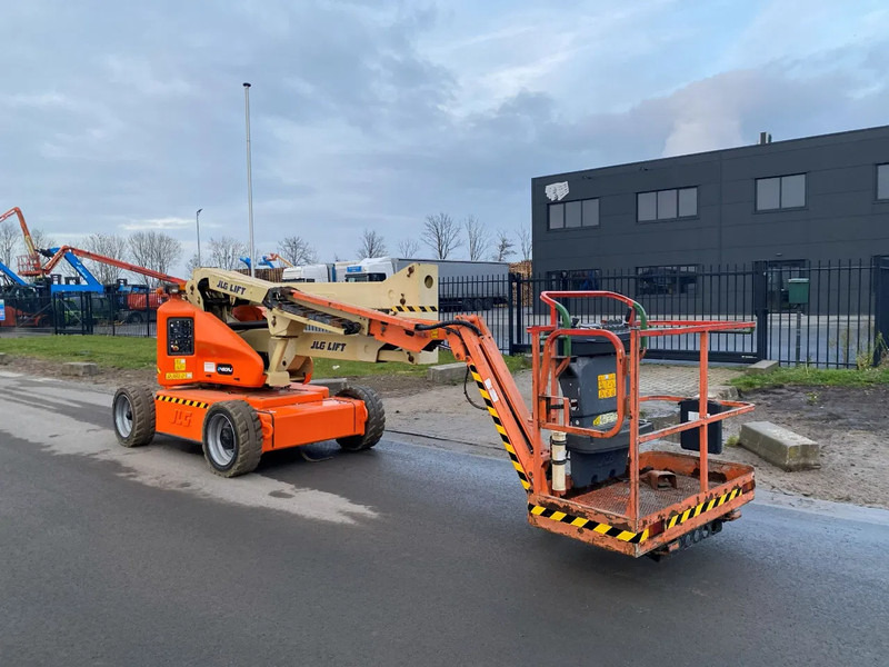 JLG E450AJ - Articulated boom lift: picture 3 JLG E450AJ - Articulated boom lift: picture 3