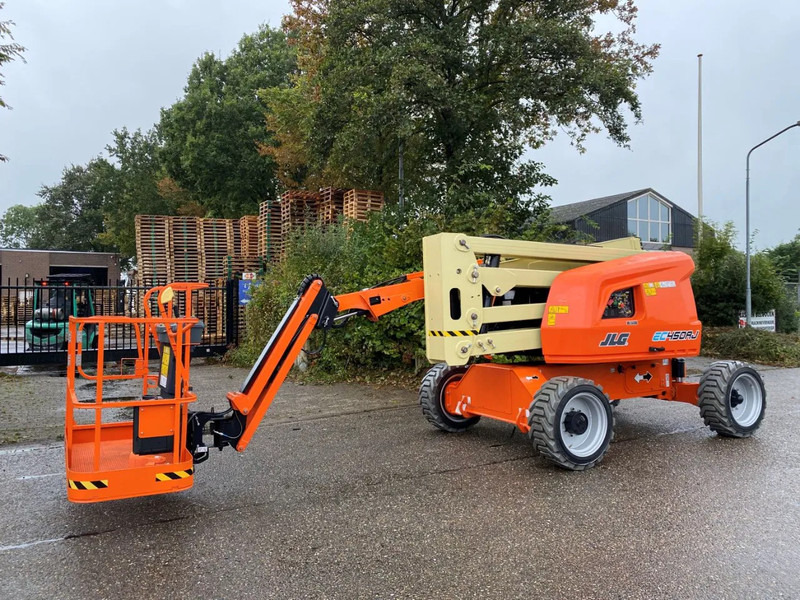 JLG EC450AJ - Articulated boom lift: picture 1 JLG EC450AJ - Articulated boom lift: picture 1