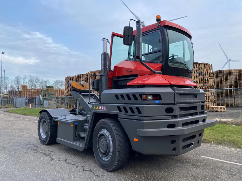 Kalmar RT382 - Terminal tractor: picture 3 Kalmar RT382 - Terminal tractor: picture 3