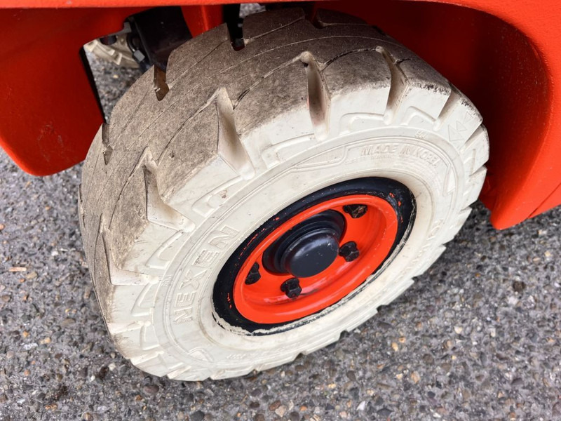 LPG forklift Linde H18T-01: picture 11