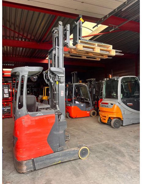 Linde R12B- 01 - Reach truck: picture 3 Linde R12B- 01 - Reach truck: picture 3