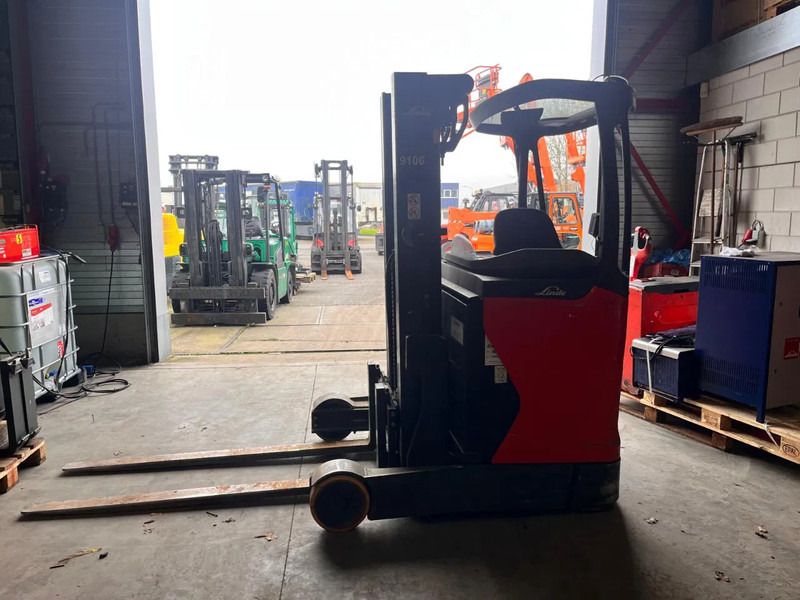Linde R12B- 01 - Reach truck: picture 4 Linde R12B- 01 - Reach truck: picture 4