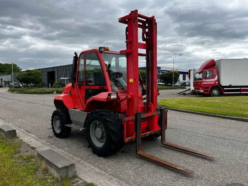 Manitou M30-4 4X4 - Rough terrain forklift: picture 4 Manitou M30-4 4X4 - Rough terrain forklift: picture 4