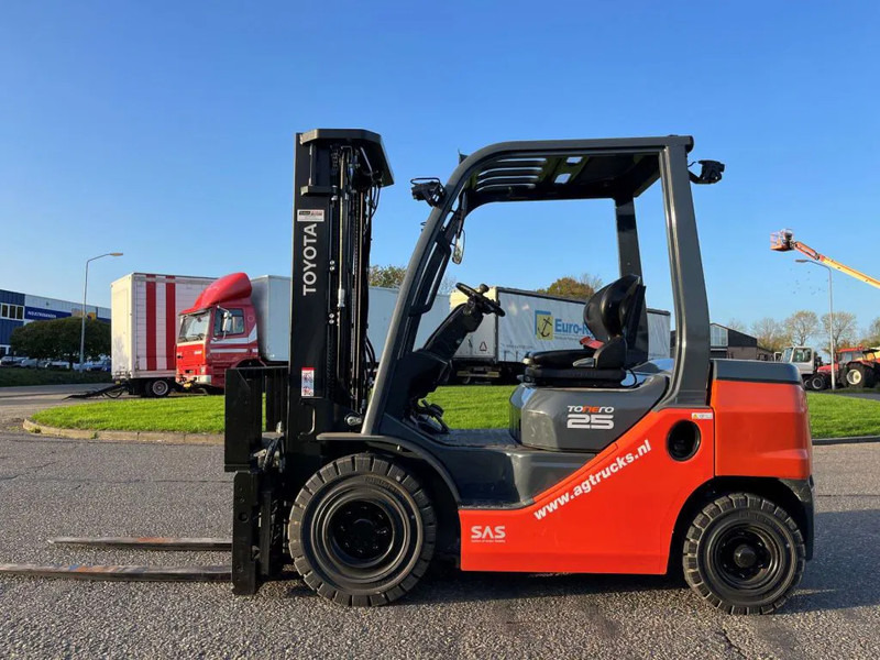 Toyota 52-8FDF25 - Diesel forklift: picture 4 Toyota 52-8FDF25 - Diesel forklift: picture 4