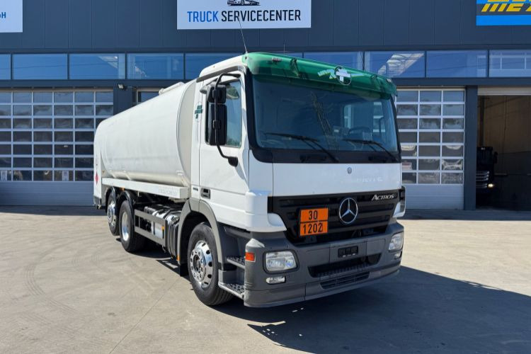 Mercedes-Benz Actros 2541 6x2 Schwarzmüller 21260L - Tanker truck: picture 3 Mercedes-Benz Actros 2541 6x2 Schwarzmüller 21260L - Tanker truck: picture 3