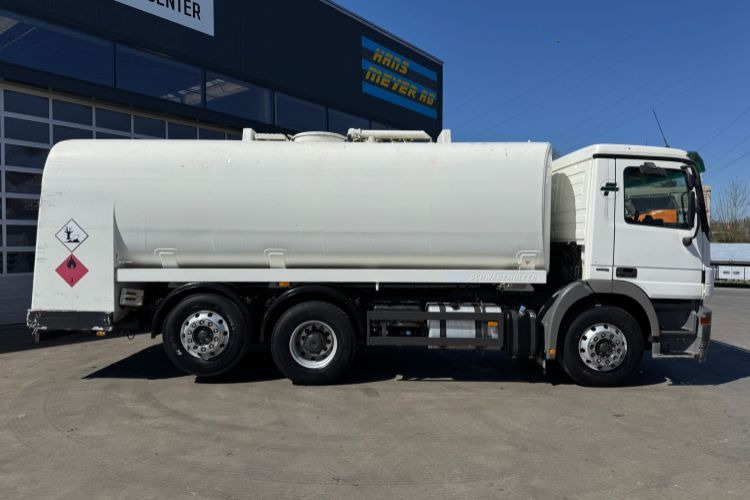 Mercedes-Benz Actros 2541 6x2 Schwarzmüller 21260L - Tanker truck: picture 4 Mercedes-Benz Actros 2541 6x2 Schwarzmüller 21260L - Tanker truck: picture 4