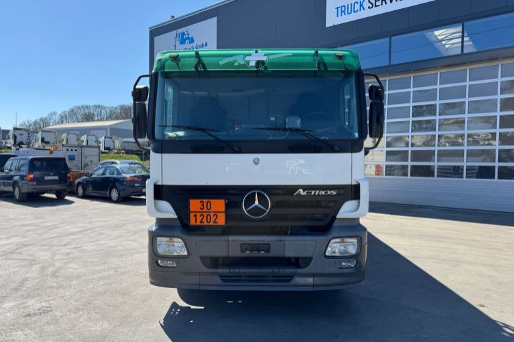 Mercedes-Benz Actros 2541 6x2 Schwarzmüller 21260L - Tanker truck: picture 2 Mercedes-Benz Actros 2541 6x2 Schwarzmüller 21260L - Tanker truck: picture 2