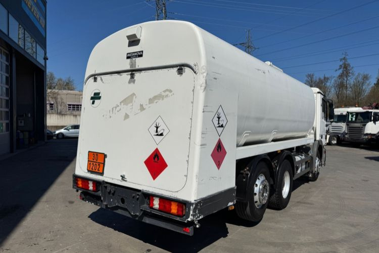 Mercedes-Benz Actros 2541 6x2 Schwarzmüller 21260L - Tanker truck: picture 5 Mercedes-Benz Actros 2541 6x2 Schwarzmüller 21260L - Tanker truck: picture 5