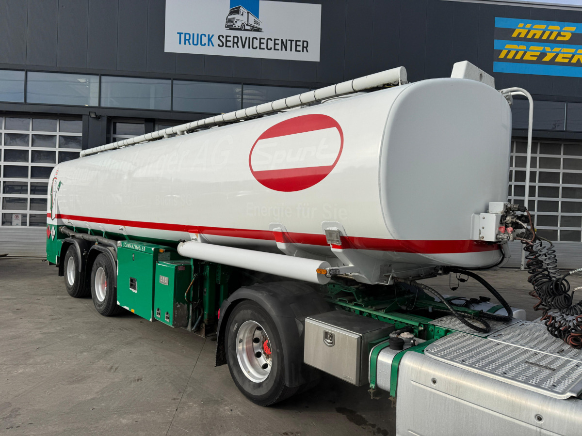 SCHWARZMÜLLER Tank 32'770L 3 Kammern - Tanker semi-trailer: picture 2 SCHWARZMÜLLER Tank 32'770L 3 Kammern - Tanker semi-trailer: picture 2