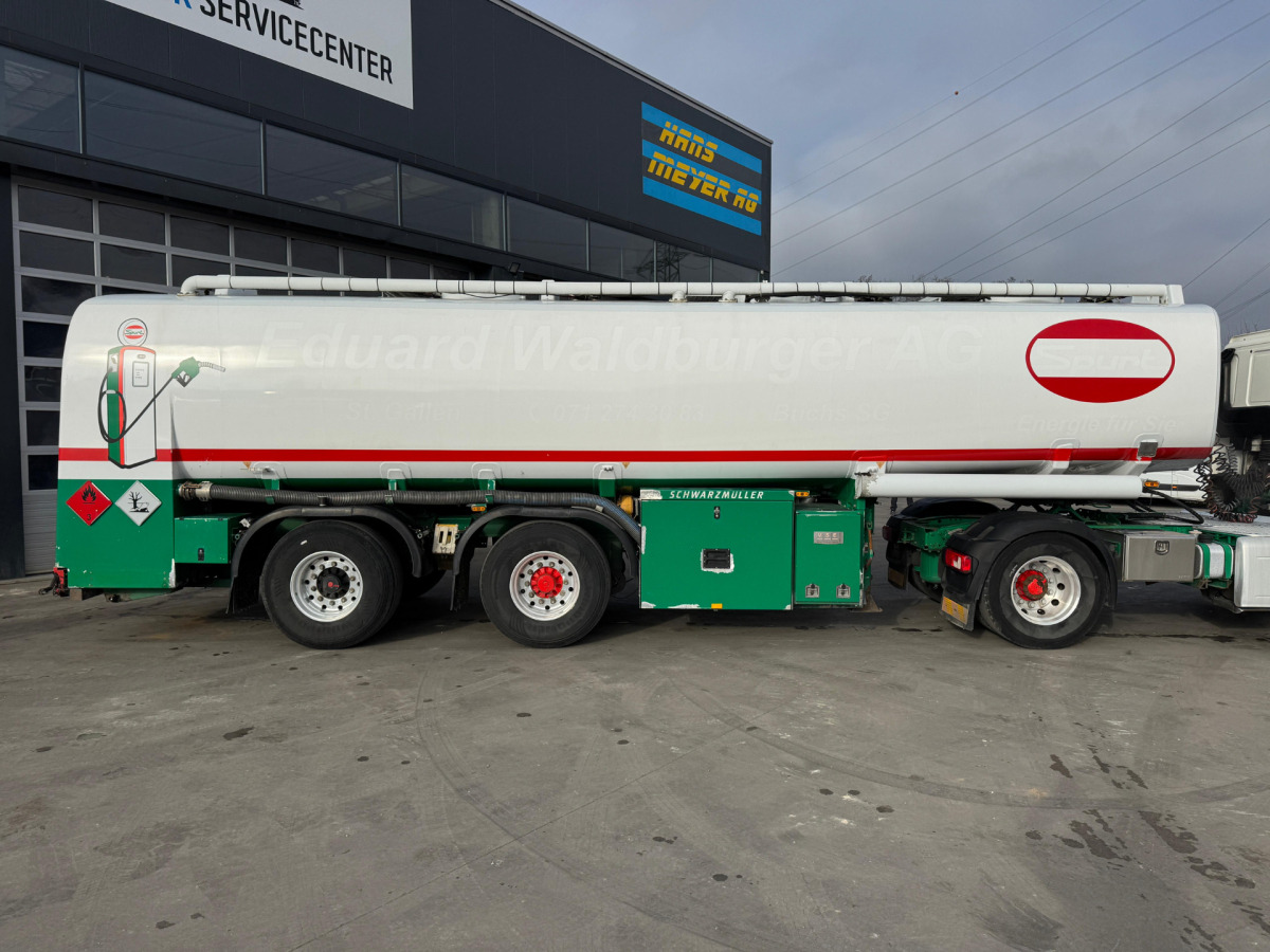 SCHWARZMÜLLER Tank 32'770L 3 Kammern - Tanker semi-trailer: picture 3 SCHWARZMÜLLER Tank 32'770L 3 Kammern - Tanker semi-trailer: picture 3