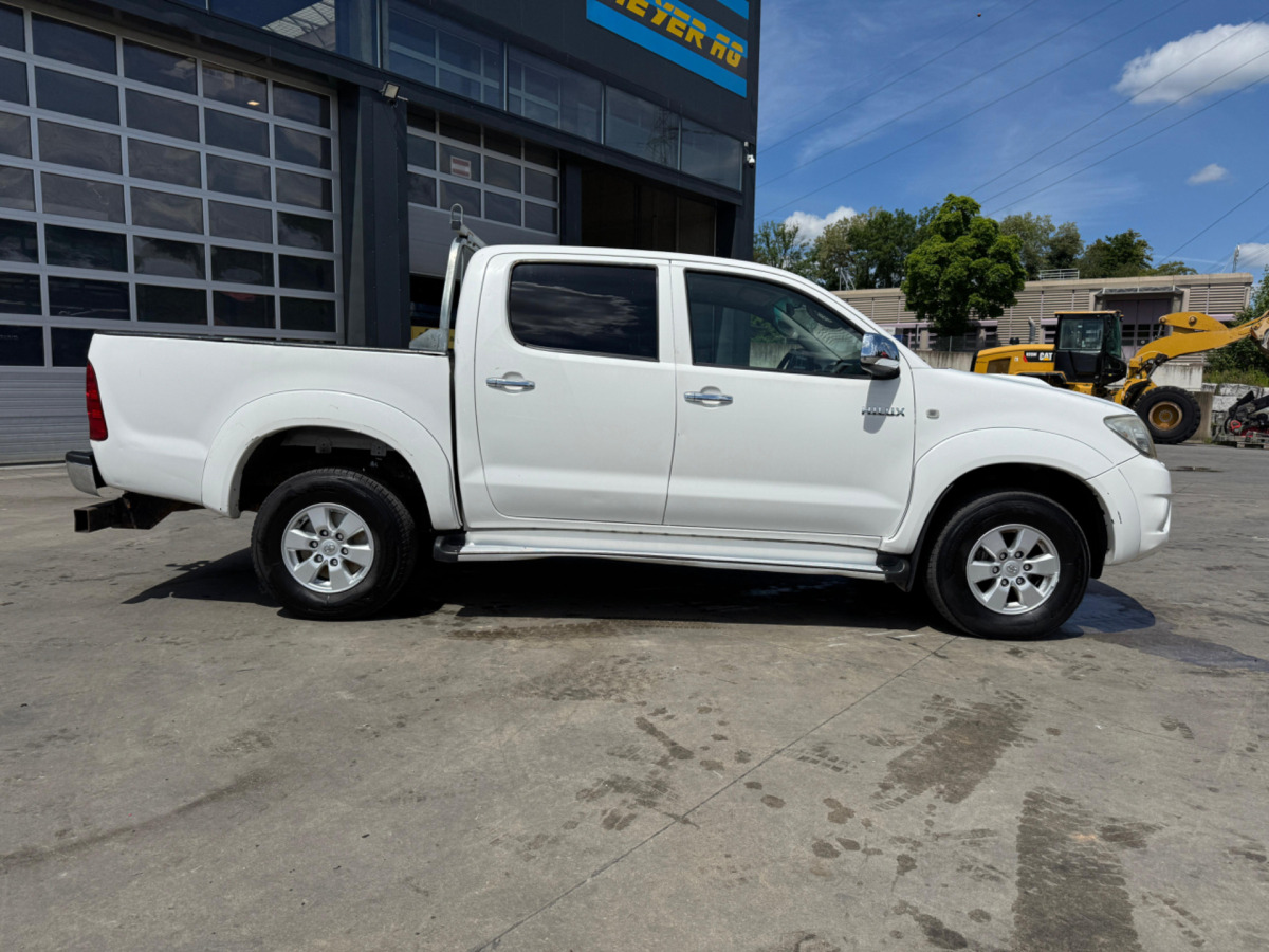 TOYOTA Hilux 3.0D 4WD - Pickup truck: picture 4 TOYOTA Hilux 3.0D 4WD - Pickup truck: picture 4