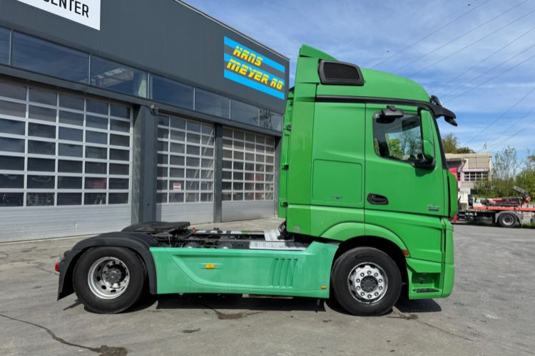 Mercedes-Benz Actros 1842 4x2 - Tractor unit: picture 4 Mercedes-Benz Actros 1842 4x2 - Tractor unit: picture 4