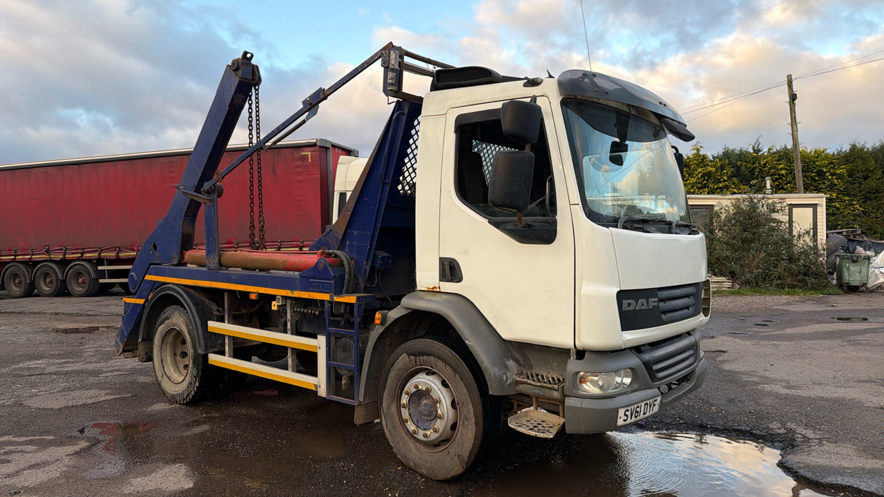 DAF LF 55.250 - Skip loader truck: picture 1 DAF LF 55.250 - Skip loader truck: picture 1