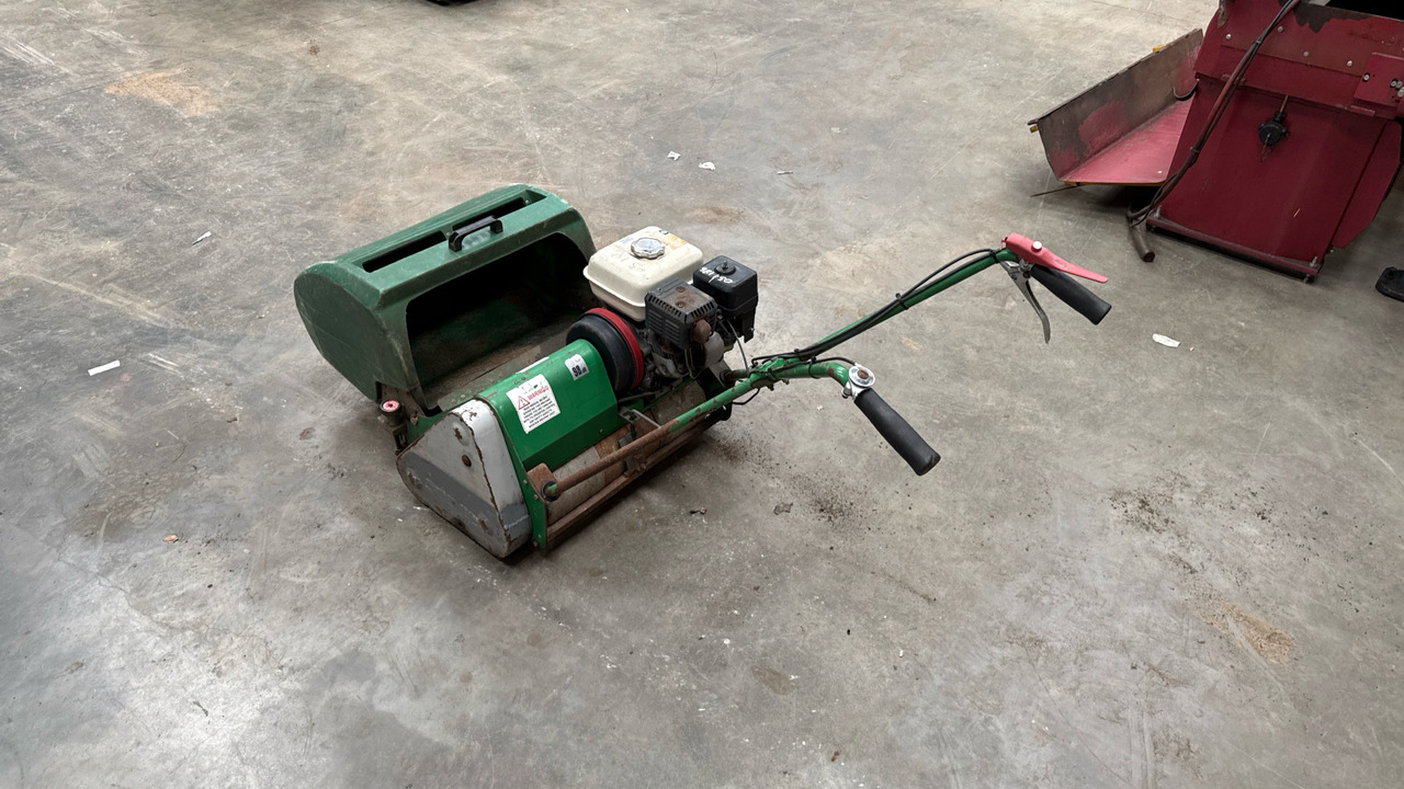 DENNIS FT510 PEDESTRIAN CYLINDER MOWER WITH 5K UNIT AND GRASS BOX - Construction equipment: picture 4 DENNIS FT510 PEDESTRIAN CYLINDER MOWER WITH 5K UNIT AND GRASS BOX - Construction equipment: picture 4