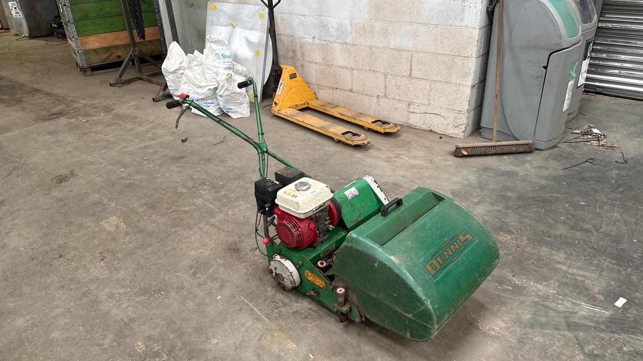 DENNIS FT510 PEDESTRIAN CYLINDER MOWER WITH 5K UNIT AND GRASS BOX - Construction equipment: picture 2 DENNIS FT510 PEDESTRIAN CYLINDER MOWER WITH 5K UNIT AND GRASS BOX - Construction equipment: picture 2