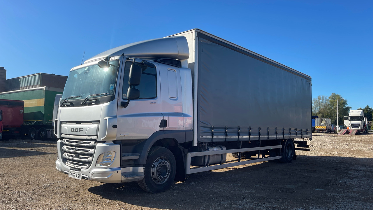 Daf CF 260 - Curtain side truck: picture 2 Daf CF 260 - Curtain side truck: picture 2