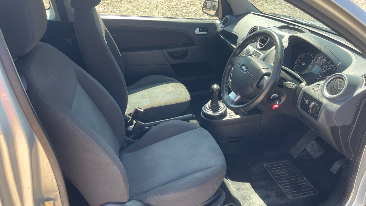 FORD FIESTA 1.4 ZETEC - Hatchback: picture 5 FORD FIESTA 1.4 ZETEC - Hatchback: picture 5