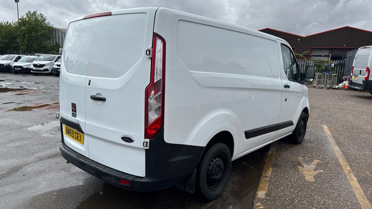 FORD TRANSIT CUSTOM 300 2.0 ECOBLUE 105PS - Small van: picture 4 FORD TRANSIT CUSTOM 300 2.0 ECOBLUE 105PS - Small van: picture 4