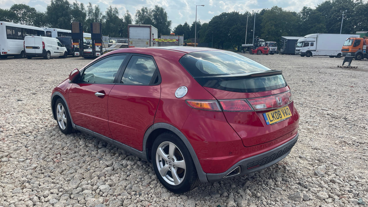 HONDA CIVIC 1.8 I-VTEC - Hatchback: picture 3 HONDA CIVIC 1.8 I-VTEC - Hatchback: picture 3