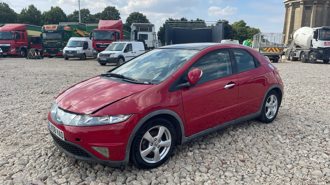 HONDA CIVIC 1.8 I-VTEC - Hatchback: picture 2 HONDA CIVIC 1.8 I-VTEC - Hatchback: picture 2
