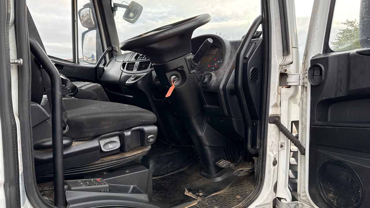 IVECO EUROCARGO 120-210 - Curtain side truck: picture 5 IVECO EUROCARGO 120-210 - Curtain side truck: picture 5
