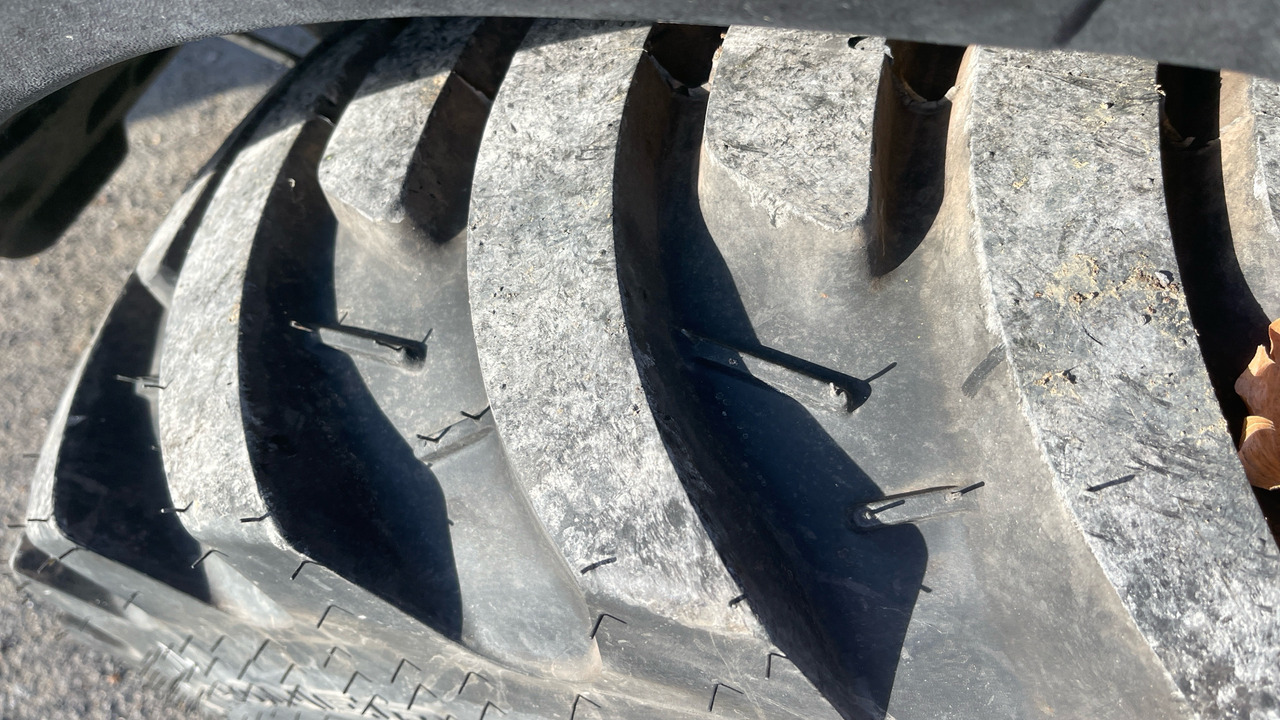 Farm tractor JOHN DEERE 2038R: picture 16 Farm tractor JOHN DEERE 2038R: picture 16