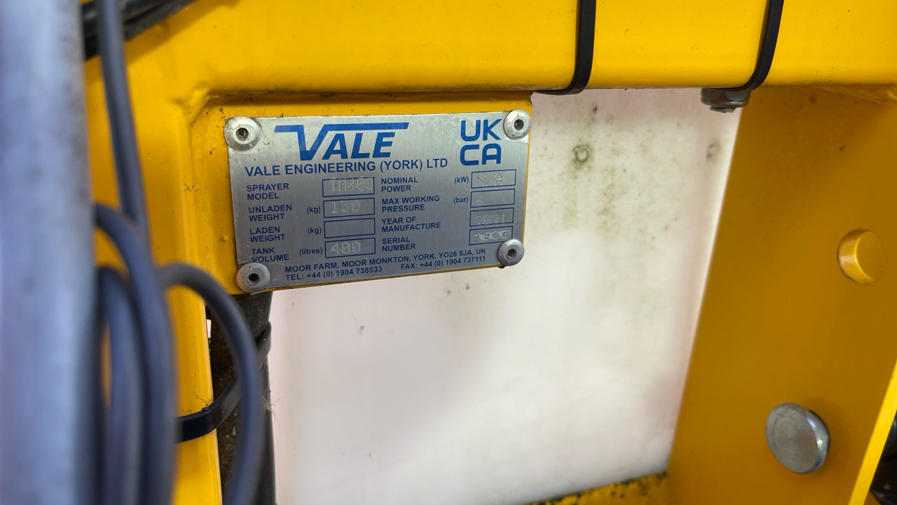 Farm tractor JOHN DEERE 2038R: picture 11 Farm tractor JOHN DEERE 2038R: picture 11