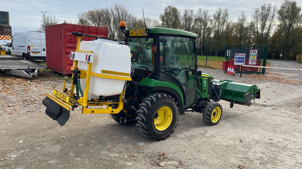 JOHN DEERE 2038R - Farm tractor: picture 4 JOHN DEERE 2038R - Farm tractor: picture 4