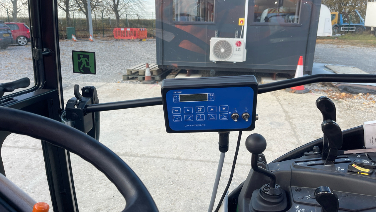 Farm tractor JOHN DEERE 2038R: picture 8 Farm tractor JOHN DEERE 2038R: picture 8