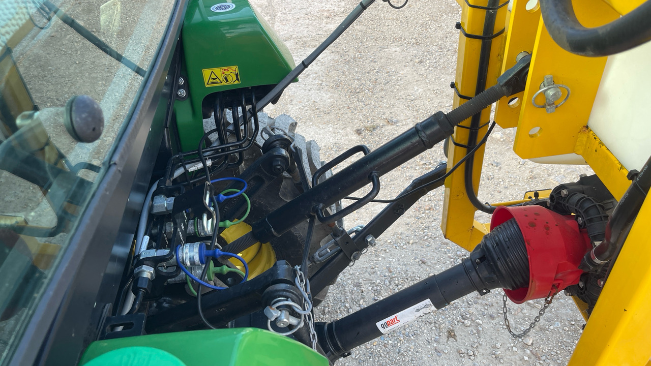 Farm tractor JOHN DEERE 2038R: picture 7 Farm tractor JOHN DEERE 2038R: picture 7