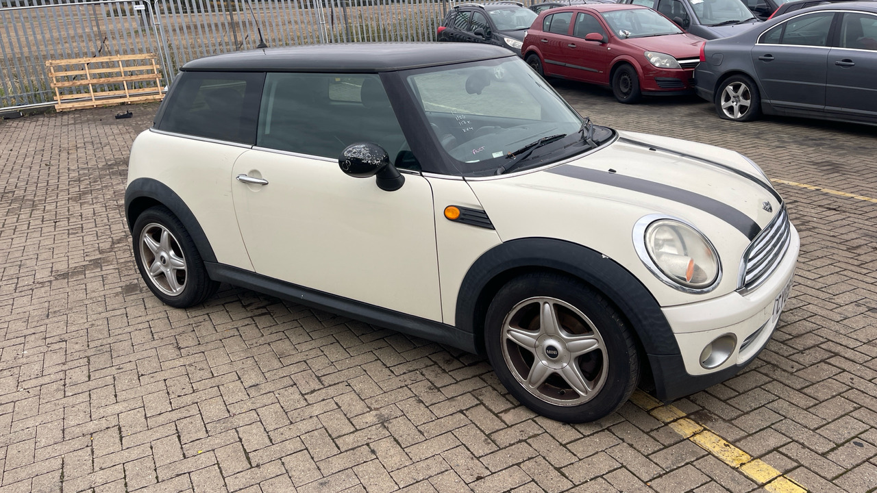 MINI COOPER - Hatchback: picture 1 MINI COOPER - Hatchback: picture 1