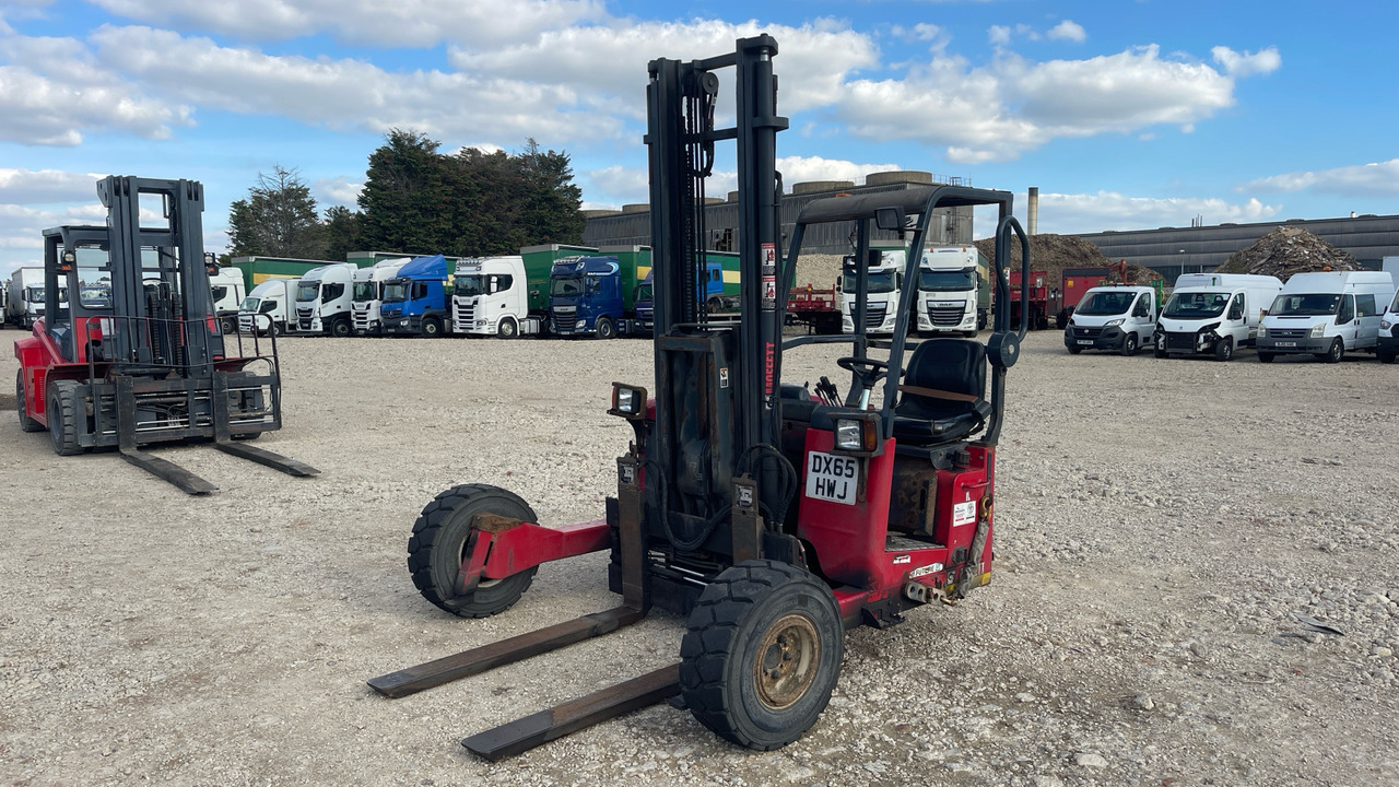MOFFETT M4 20.3 - Truck mounted forklift: picture 3 MOFFETT M4 20.3 - Truck mounted forklift: picture 3