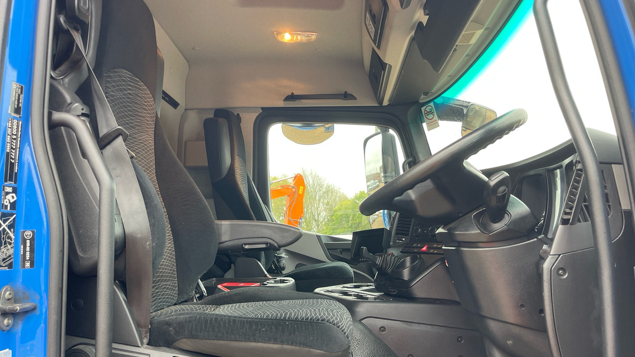 Mercedes-Benz Antos - Curtain side truck: picture 5 Mercedes-Benz Antos - Curtain side truck: picture 5