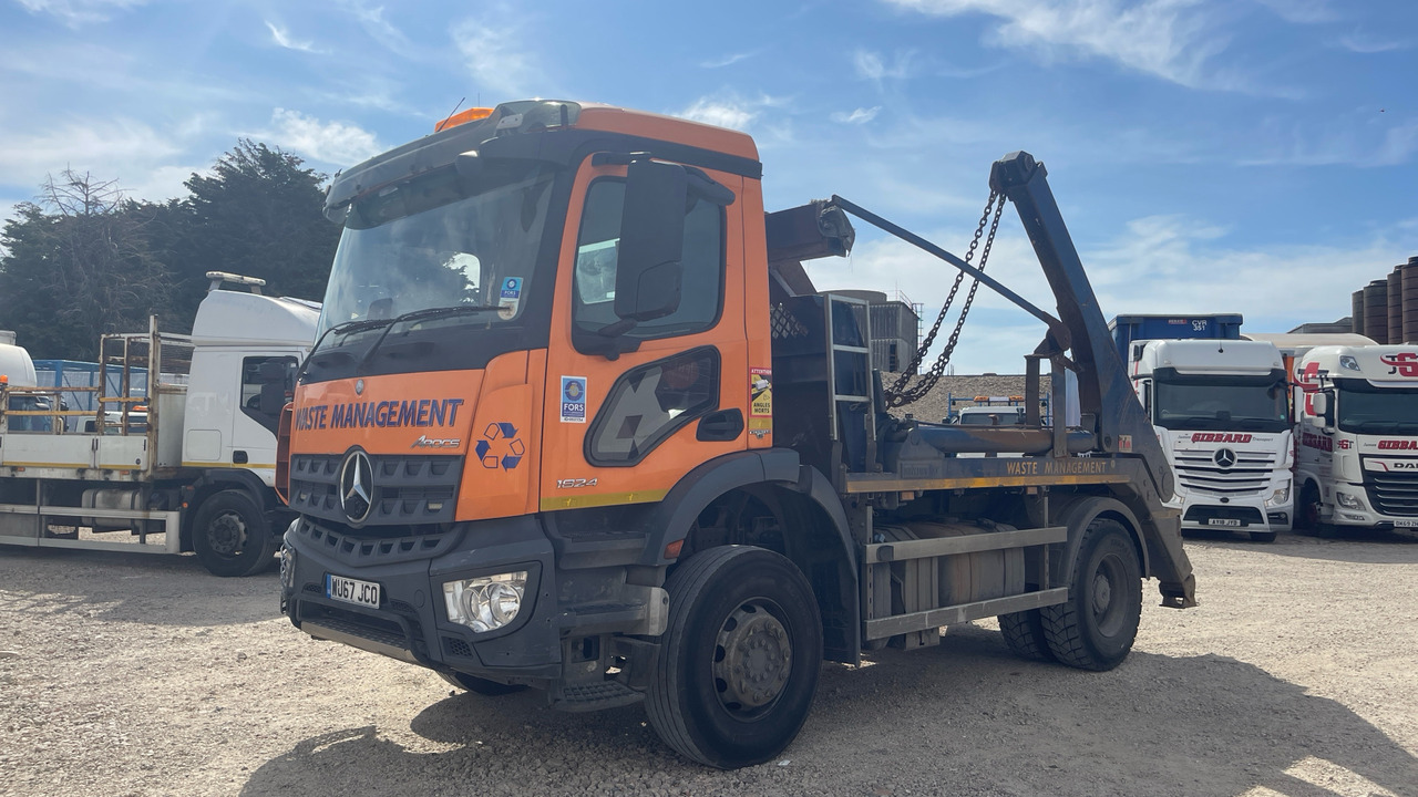 Mercedes-Benz Arocs 1824 - Skip loader truck: picture 2 Mercedes-Benz Arocs 1824 - Skip loader truck: picture 2