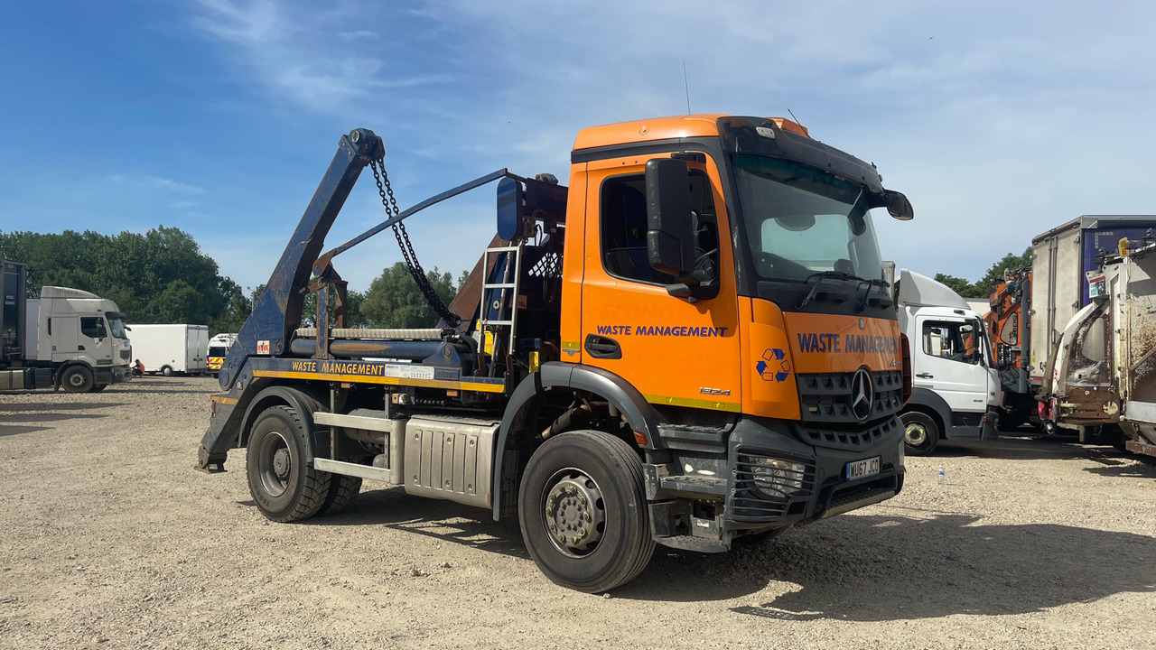Mercedes-Benz Arocs 1824 - Skip loader truck: picture 1 Mercedes-Benz Arocs 1824 - Skip loader truck: picture 1