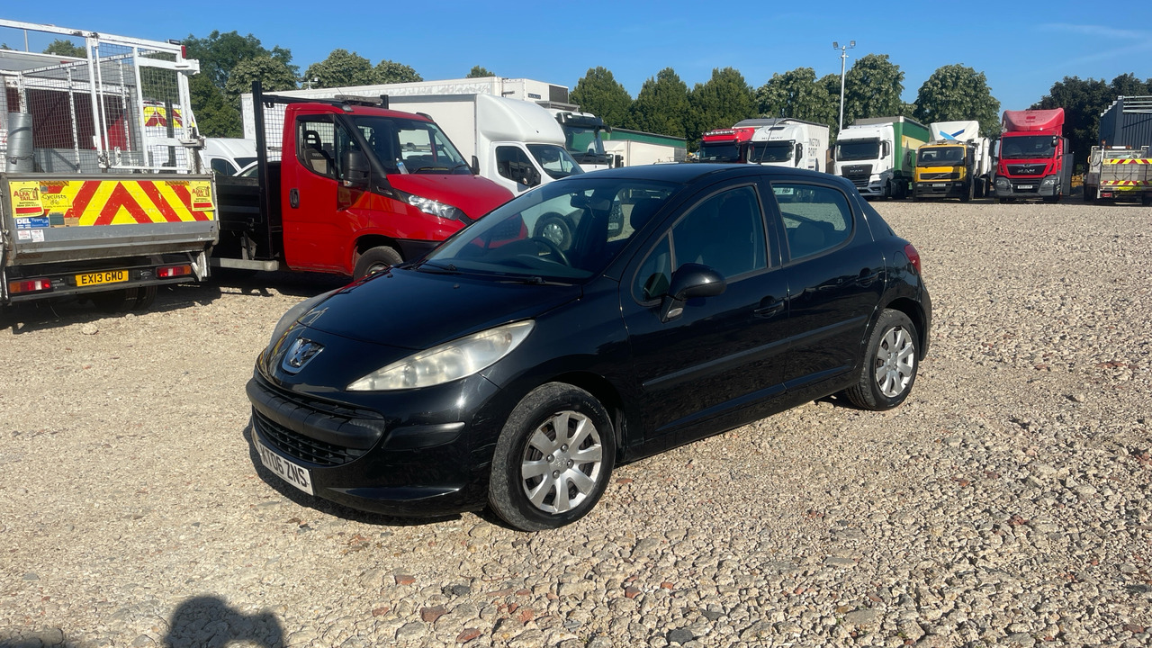 PEUGEOT 207 1.4 16V S - Hatchback: picture 2 PEUGEOT 207 1.4 16V S - Hatchback: picture 2