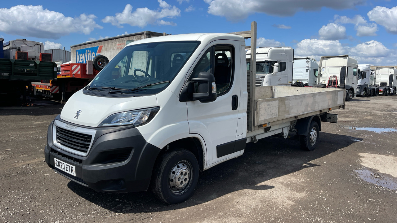 PEUGEOT BOXER 335 2.2 BLUEHDI 140PS - Open body delivery van: picture 2 PEUGEOT BOXER 335 2.2 BLUEHDI 140PS - Open body delivery van: picture 2