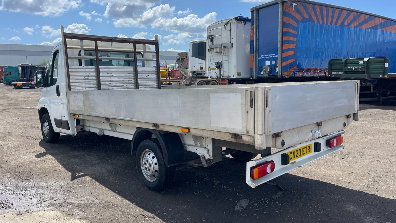PEUGEOT BOXER 335 2.2 BLUEHDI 140PS - Open body delivery van: picture 3 PEUGEOT BOXER 335 2.2 BLUEHDI 140PS - Open body delivery van: picture 3