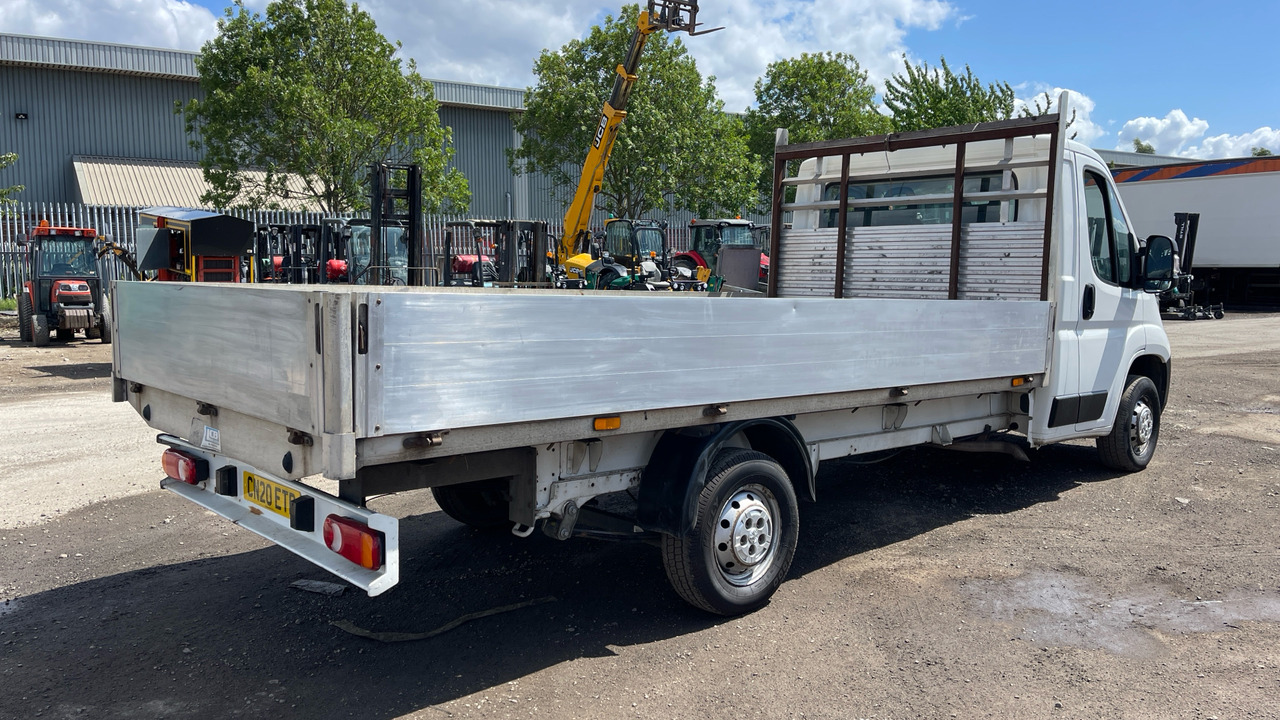 PEUGEOT BOXER 335 2.2 BLUEHDI 140PS - Open body delivery van: picture 4 PEUGEOT BOXER 335 2.2 BLUEHDI 140PS - Open body delivery van: picture 4