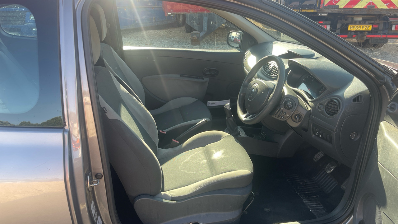 RENAULT CLIO 1.2 16V - Hatchback: picture 5 RENAULT CLIO 1.2 16V - Hatchback: picture 5