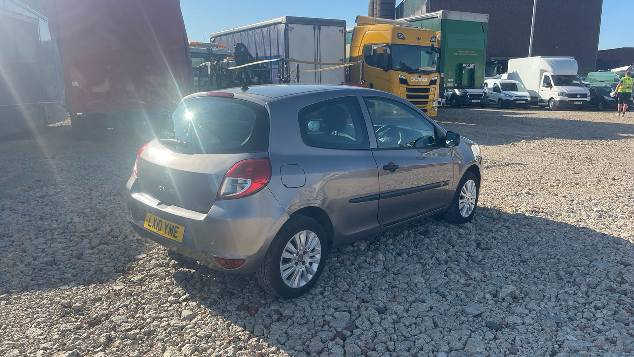 RENAULT CLIO 1.2 16V - Hatchback: picture 4 RENAULT CLIO 1.2 16V - Hatchback: picture 4