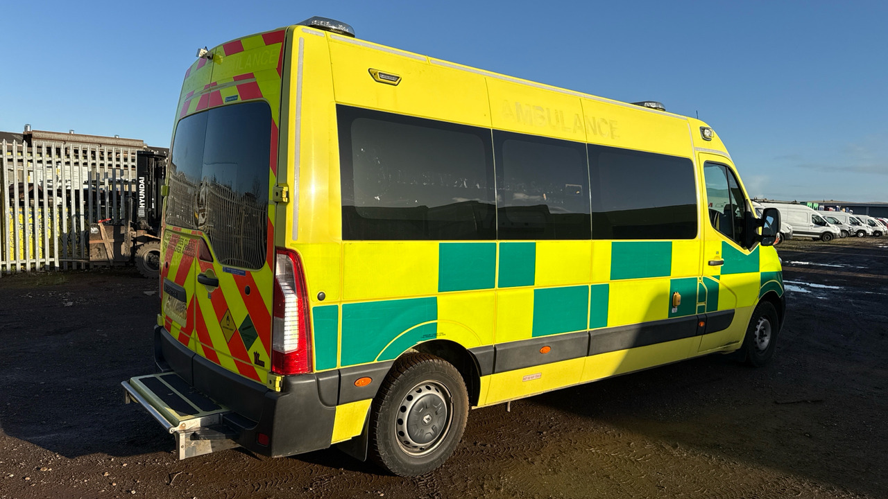 RENAULT MASTER 150.39 - Ambulance: picture 4 RENAULT MASTER 150.39 - Ambulance: picture 4